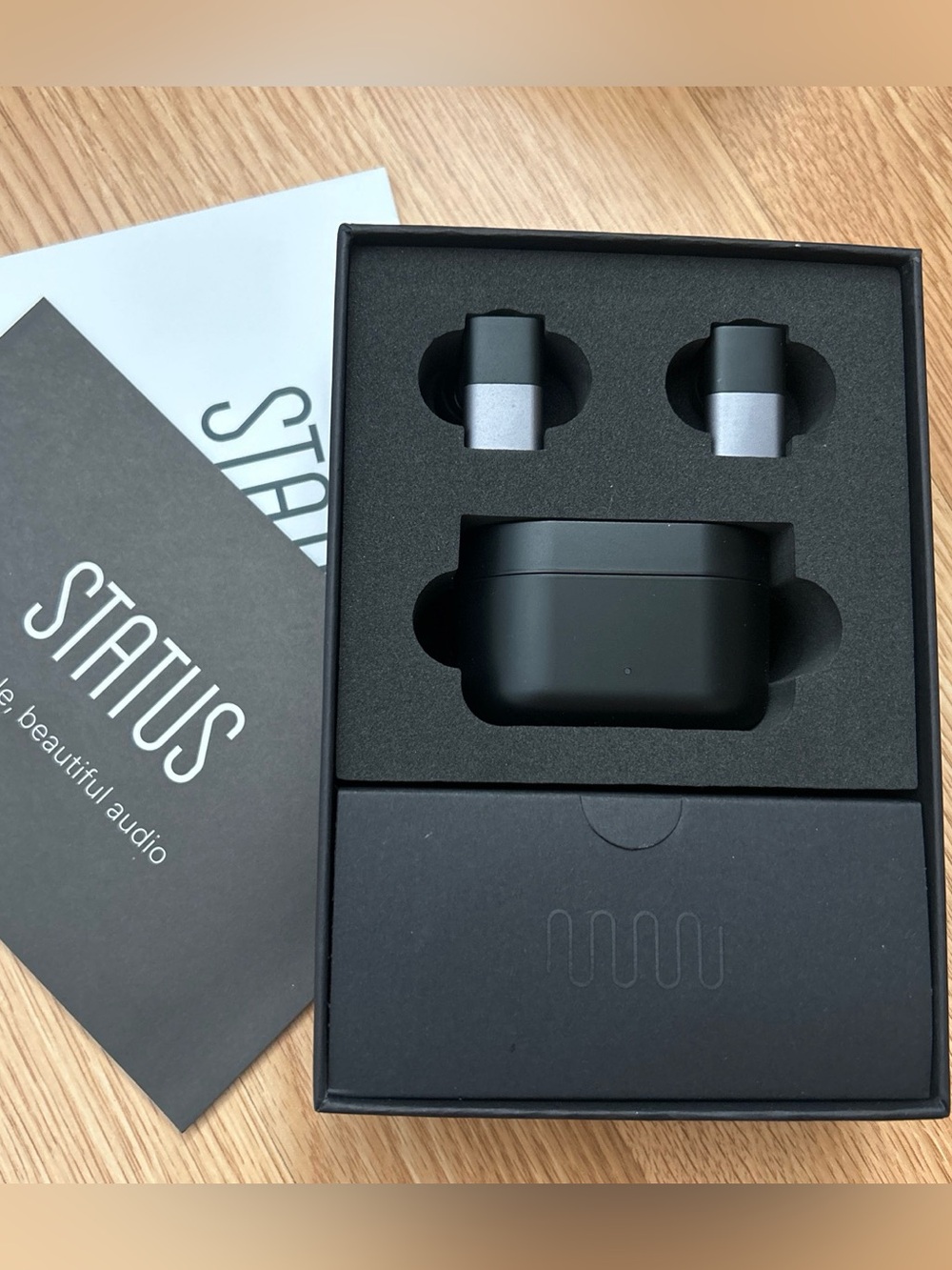 Status Between Pro earbuds - Picture 2 of 2